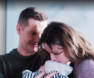 M jak miłość, odcinek 1868: Paweł (Rafał Mroczek), Franka (Dominika Kachlik),  syn Antoni Lucjan