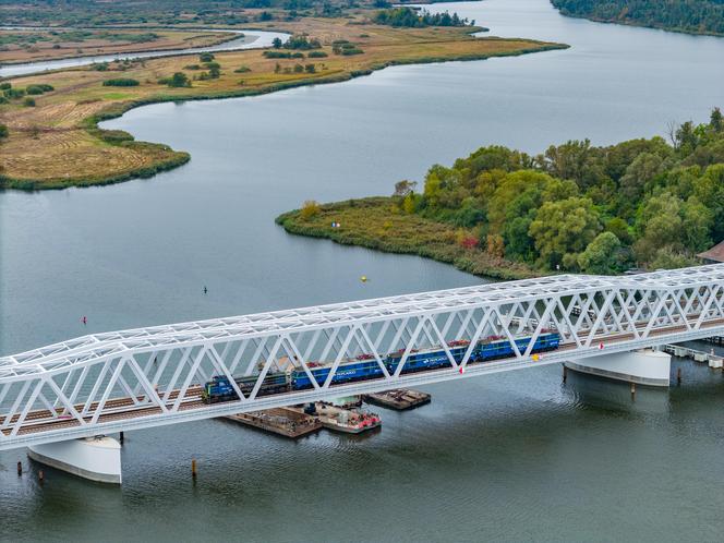 Most kolejowy nad Regalicą
