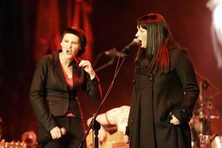 Macierzyństwo uratowało Agnieszkę Chylińską. Jej metamorfoza od scenicznej bestii do czułej matki