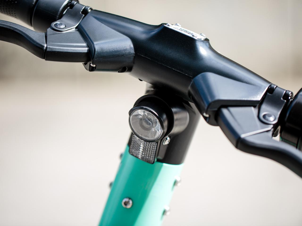Hulajnogą elektryczną po pasie lub drodze dla rowerów 