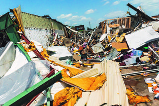 18 ofiar burz i tornad