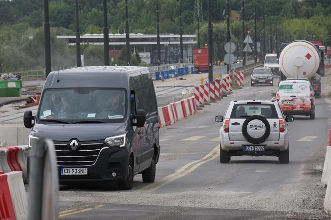 Nad Brdą w Bydgoszczy powstają nowe mosty. Zaglądamy na plac budowy [ZDJĘCIA]