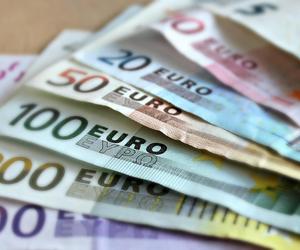 Czy powinniśmy zamienić złotego na euro? Polacy podjęli już w tej sprawie decyzję