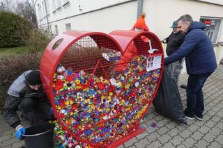 Grajewo. Mieszkańcy błyskawicznie wypełnili nakrętkami czerwone serce [ZDJĘCIA]