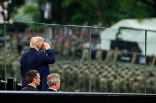 Amerykanie o Iranie: Zagrożenie realne, ale interwencja ryzykowna. Nowy sondaż ujawnia podziały