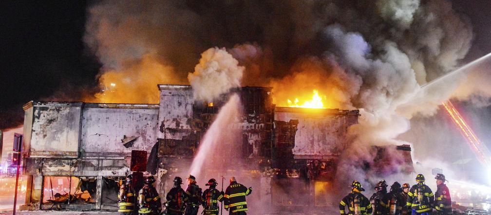 Cysterna gruchnęła w budynek