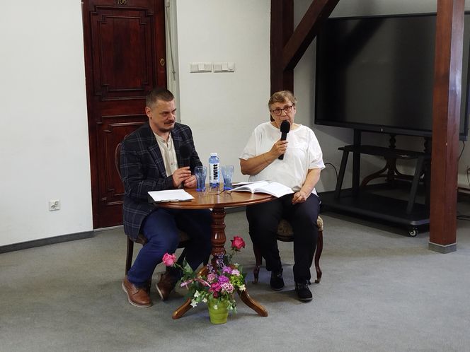 Uczestnicy wydarzenia mogli posłuchać o dotychczasowych dokonaniach literackich Renaty Chojeckiej
