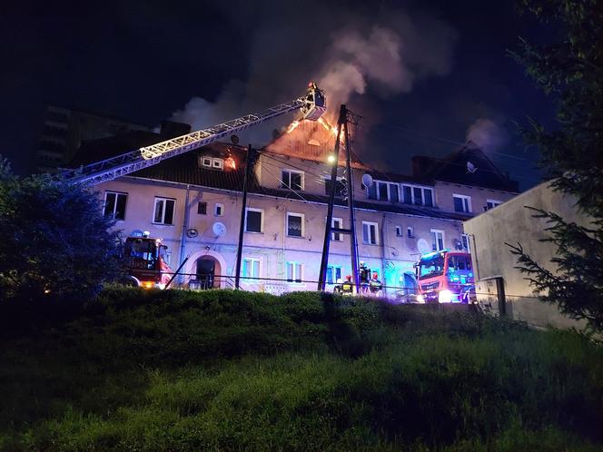 PILNE! Pożar budynku wielorodzinnego przy Robotniczej 14! Mieszkańcy ewakuowani