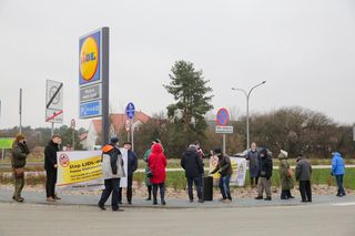 Protest przeciwko budowie centrum logistycznego Lidla w Gietrzwałdzie. Olsztyn, 14.12.2024
