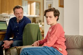 Na Wspólnej, odc. 3853: Grzesiek (Jakub Tofil), Krzysztof Smolny (Łukasz Konopka)