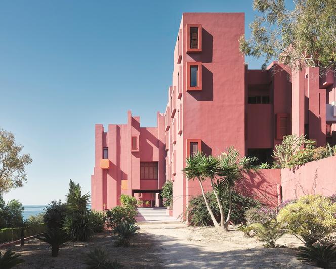Ikony postmodernizmu: Muralla Roja projektu Ricardo Bofilla