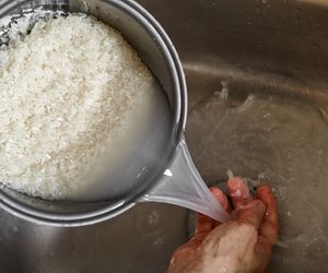 Nie wylewaj wody z ryżu. To doskonały nawóz do roślin doniczkowych