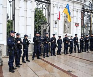 Protest studentów pod bramą Uniwersytetu Warszawskiego 