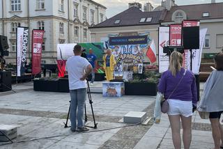 Dziennikarze z Ukrainy zbierali w Rzeszowie na samochód dla kolegów na froncie 