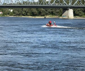 Akcja policji i toruńskiego WOPR. Nieodpowiedzialni spacerowicze pouczeni