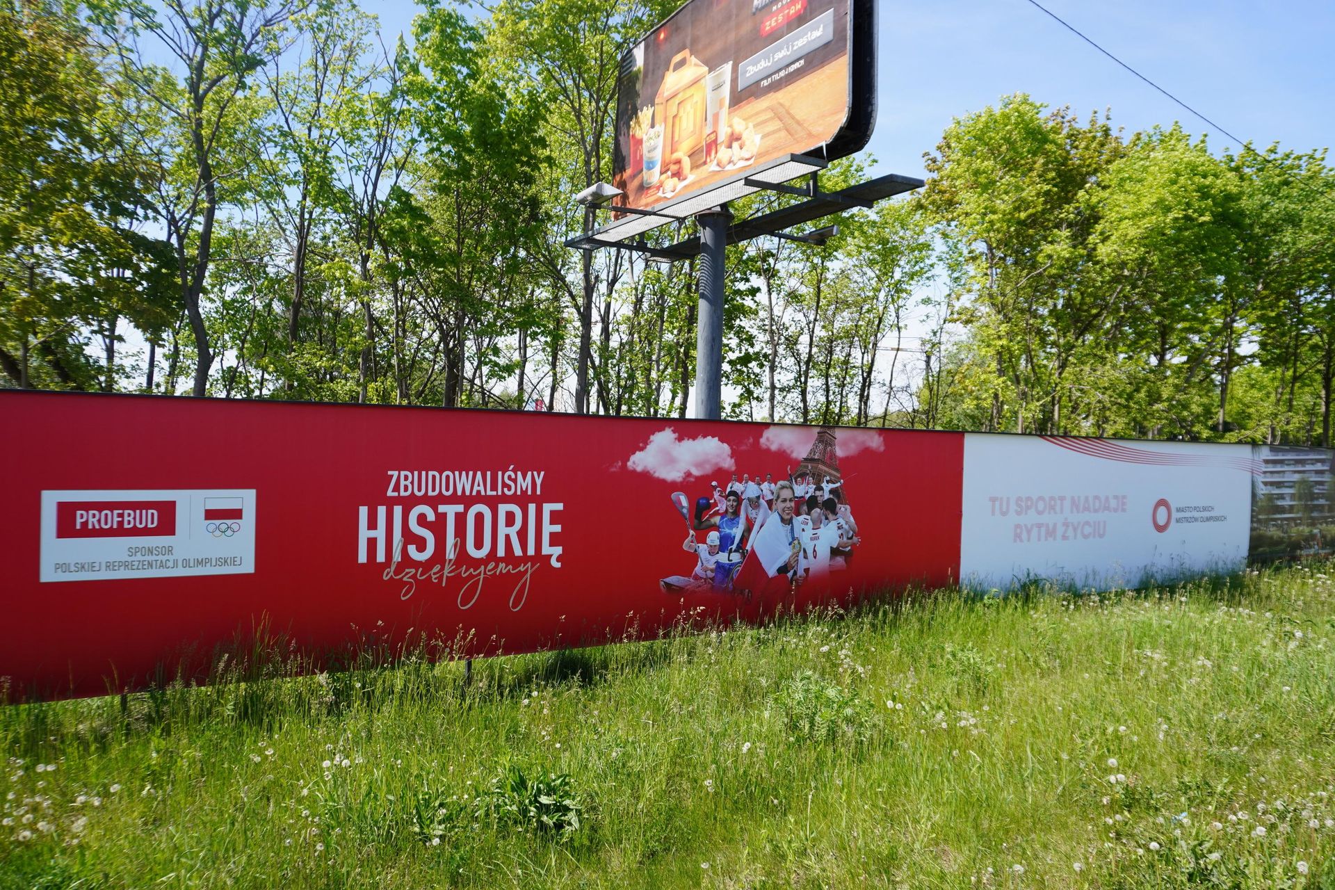 Budowa osiedla Mistrzów Olimpijskich pod Warszawą. Udziałowcem Robert Lewandowski. Maj 2025