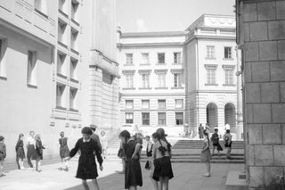 QUIZ PRL. Wychowanie dzieci w PRL-u. Jak wyglądało dzieciństwo w Polsce Ludowej?