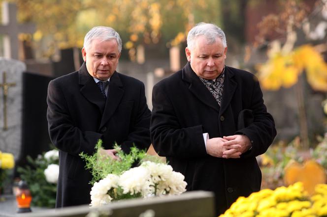 Tak wygląda grób ojca Kaczyńskich. Jest inny niż grób matki