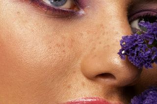 Te kolory nosimy na ustach latem 2025. Obok bezpiecznej klasyki także ekstrawaganckie odcienie dla odważnych