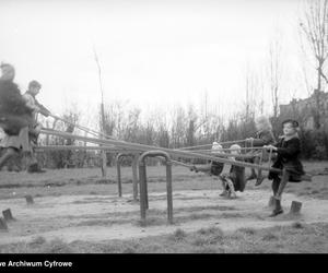 Plac zabaw dla dzieci przy Zarządzie Miejskim w Poznaniu, 1948-1949