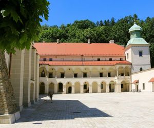 Ten renesansowy zamek nazywany bywa Małym Wawelem. Jest perłą na mapie Małopolski [ZDJĘCIA]