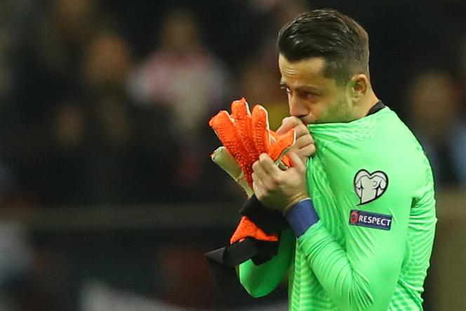 Łukasz Fabiański pożegnał się z reprezentacją Polski! Gorzko płakał, wzruszający gest