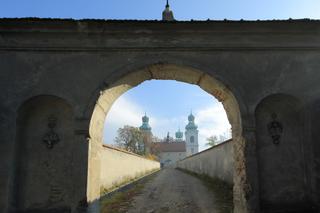 W Polsce są tylko dwa takie klasztory. W jednym z nich zakonnicy mieszkają od ponad 400 lat [ZDJĘCIA]