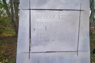 Usuwanie sowieckiego pomnika w Bobolicach