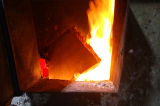 Czym palą mieszkańcy Olsztyna? Ruszyły wzmożone kontrole. Nad miastem lata dron