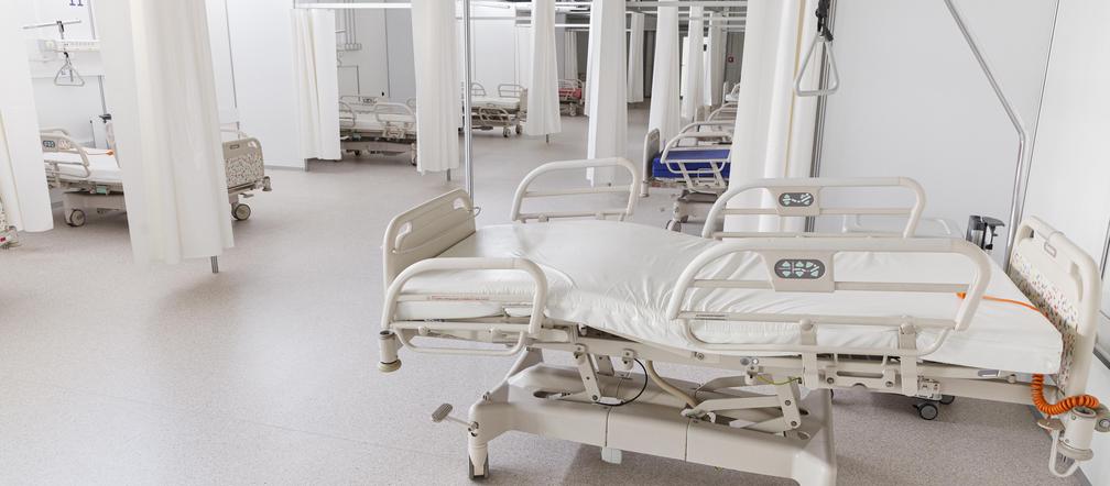 Szpital tymczasowy we Wrocławiu zaczyna przyjmować pierwszych pacjentów