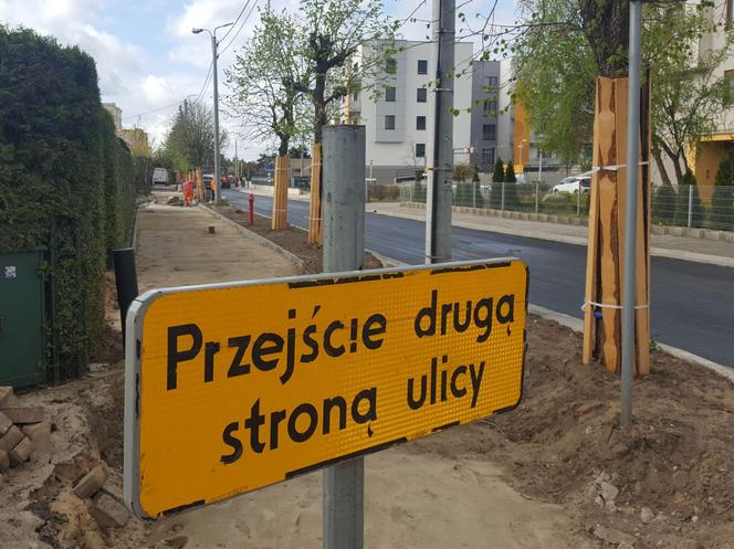 Kończy się przebudowa odcinka Dożynkowej w Lesznie. Drogowcy wylewają dziś asfalt na jezdni 