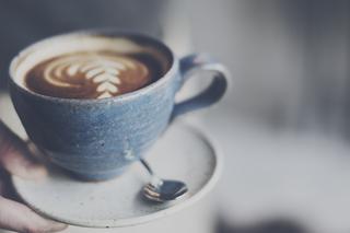 Korzenne cappuccino z kardamonem - przepis na aromatyczną kawę