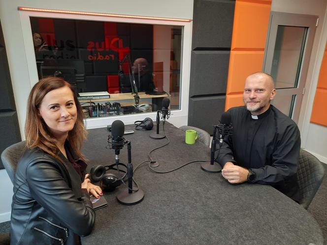 Ks. Jacek Dziadosz gościem Alicji Górskiej w programie W rytmie życia