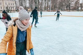Lodowisko w Czerwionce-Leszczyny oficjalnie otwarte. Mieszkańcy mogą oddać się zimowej zabawie