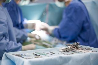 Przez pomyłkę usunął jej fragment trzustki, 36-latka zmarła. Chirurg z zrzutami