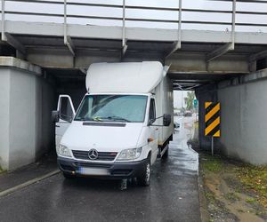 Utknął pod wiaduktem. Policja odkryła poważne oszustwo