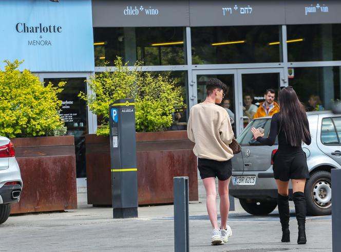 Idol nastolatek przyłapany przez paparazzi w stolicy!