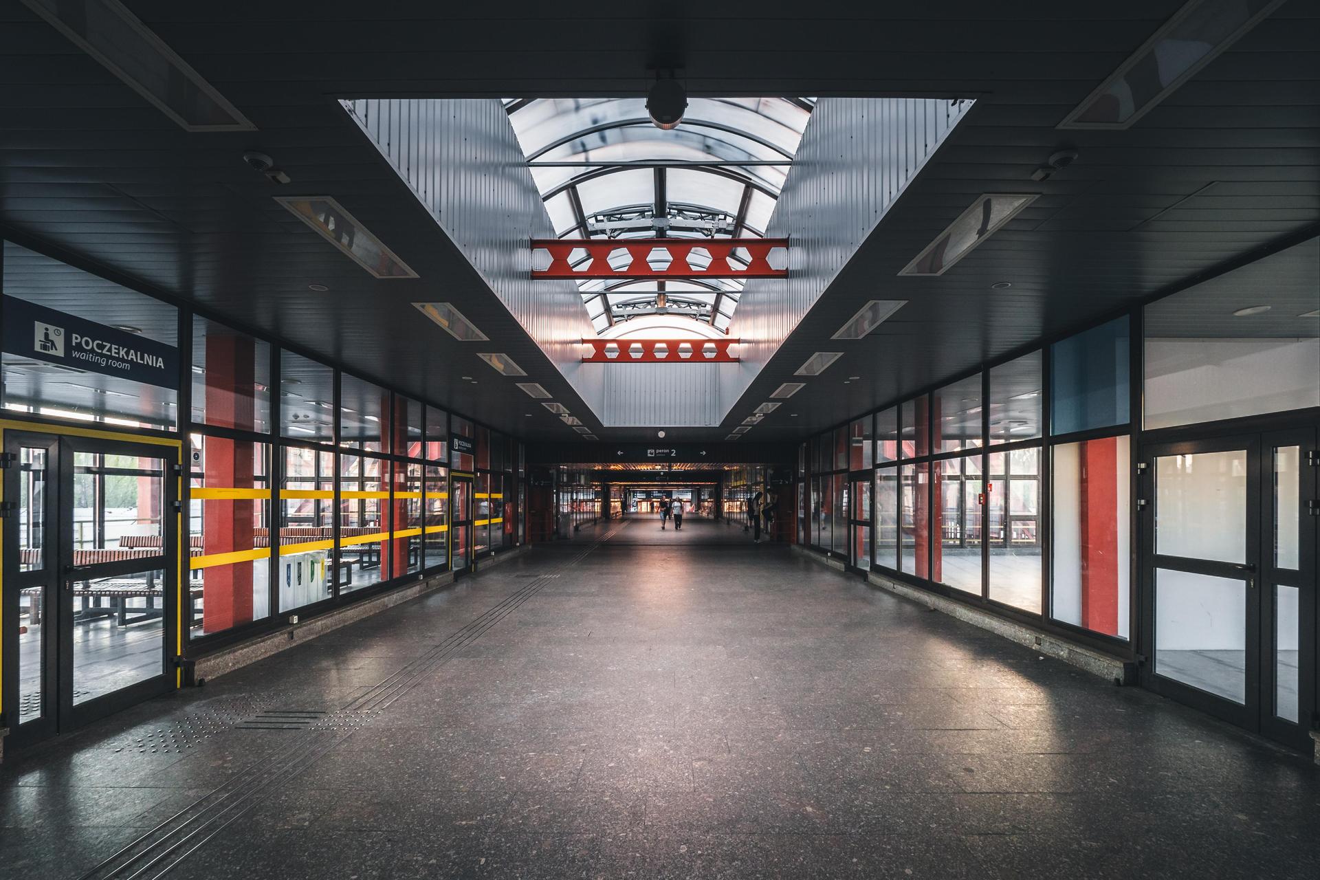 Dworzec kolejowy w Częstochowie - zdjęcia. Tak dziś wygląda ikona lat 90. 