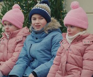 	Święta w M jak miłość odcinek specjalny.Misiek (Aleksander Bożyk), bliźniaczki Emilka i Zuzia (Julia,Marcelina Kempka)