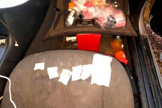 Zamknął znajomego w piwnicy, ukradł mu BMW i uciekł do lasu