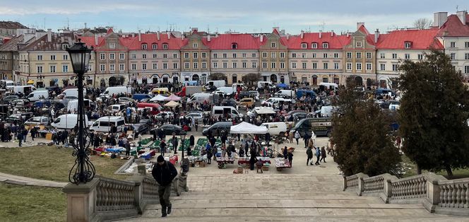 Lubelska Giełda Staroci. Tłumy na styczniowej giełdzie. "Trzeba tu być!"