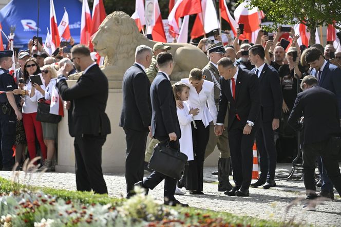  Kasia Nawrocka na biało czekała na rodziców 