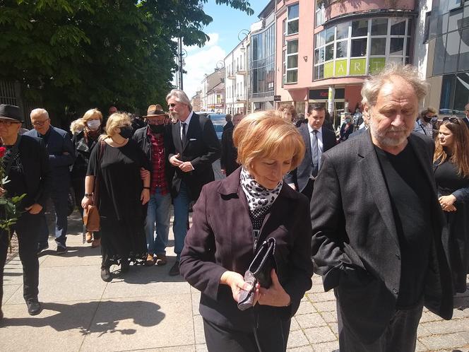 Pogrzeb Jerzego Pilcha w Kielcach. Przyjechali min. Grzegorz Turnau i Jan Nowicki	