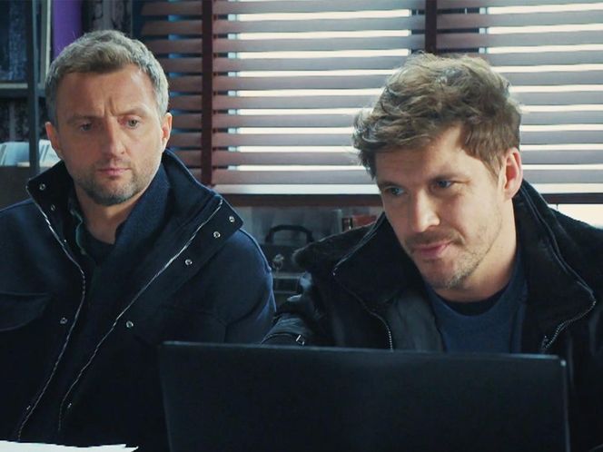 M jak miłość, odcinek 1866: Bartek (Arkadiusz Smoleński), Marcin (Mikołaj Roznerski) 