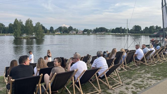 Damian Błaszczyk przez 44 godziny przepłynął 100 km pod zalewie Bojary pod Biłgorajem, kwestując w ten sposób dla 12-letniego ciężko chorego Adasia