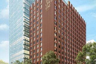 Upper One już na 14. piętrze. Największa warszawska inwestycja biurowa w budowie rośnie razem z hotelem The Cloud One