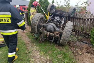 Mężczyzna przygnieciony przez ciągnik rolniczy
