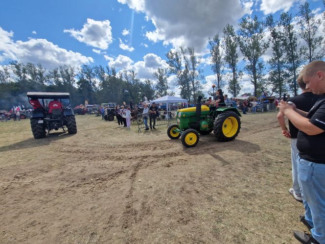XXIII Międzynarodowy Festiwal Starych Ciągników i Maszyn Rolniczych im. Jerzego Samelczaka. Zdjęcia z parady i terenu festiwalu