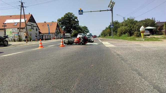 Groźny wypadek w podbydgoskim Kruszynie. Motocykl zderzył się z ciężarówką! [ZDJĘCIA]