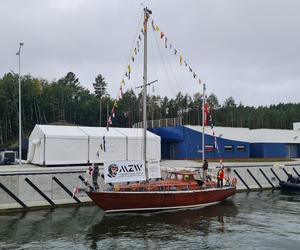 Jacht, którym pływał Kukliński w kanale na Mierzei Wiślanej